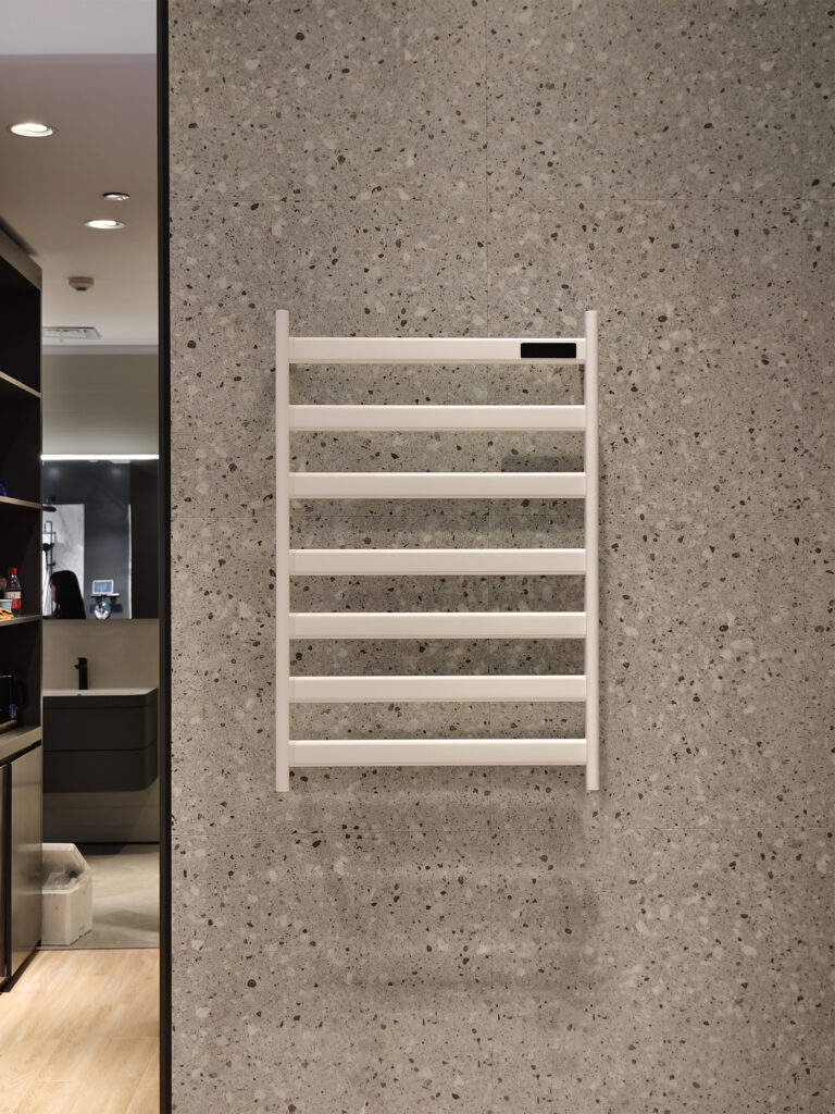 AB309 Heated Towel Rack
