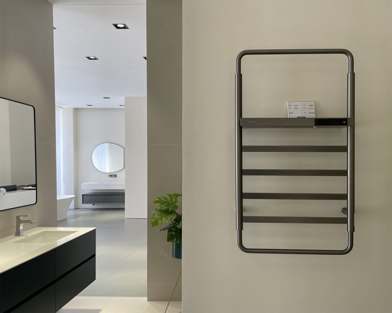 AU204 Ultraviolet Sterilization Heated Towel Rack