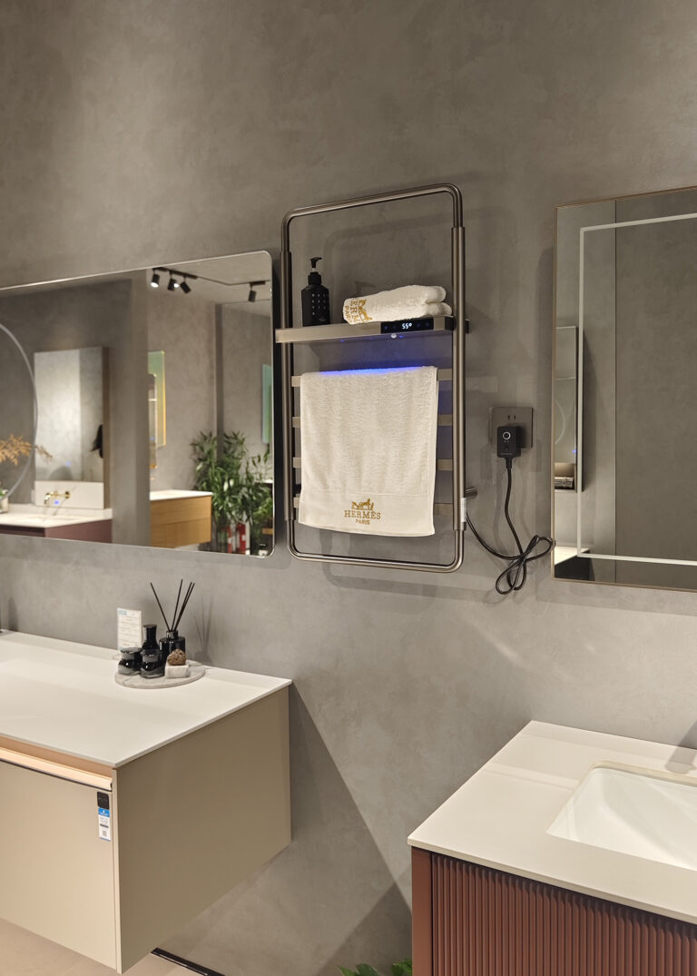 AU204 Ultraviolet Sterilization Heated Towel Rack